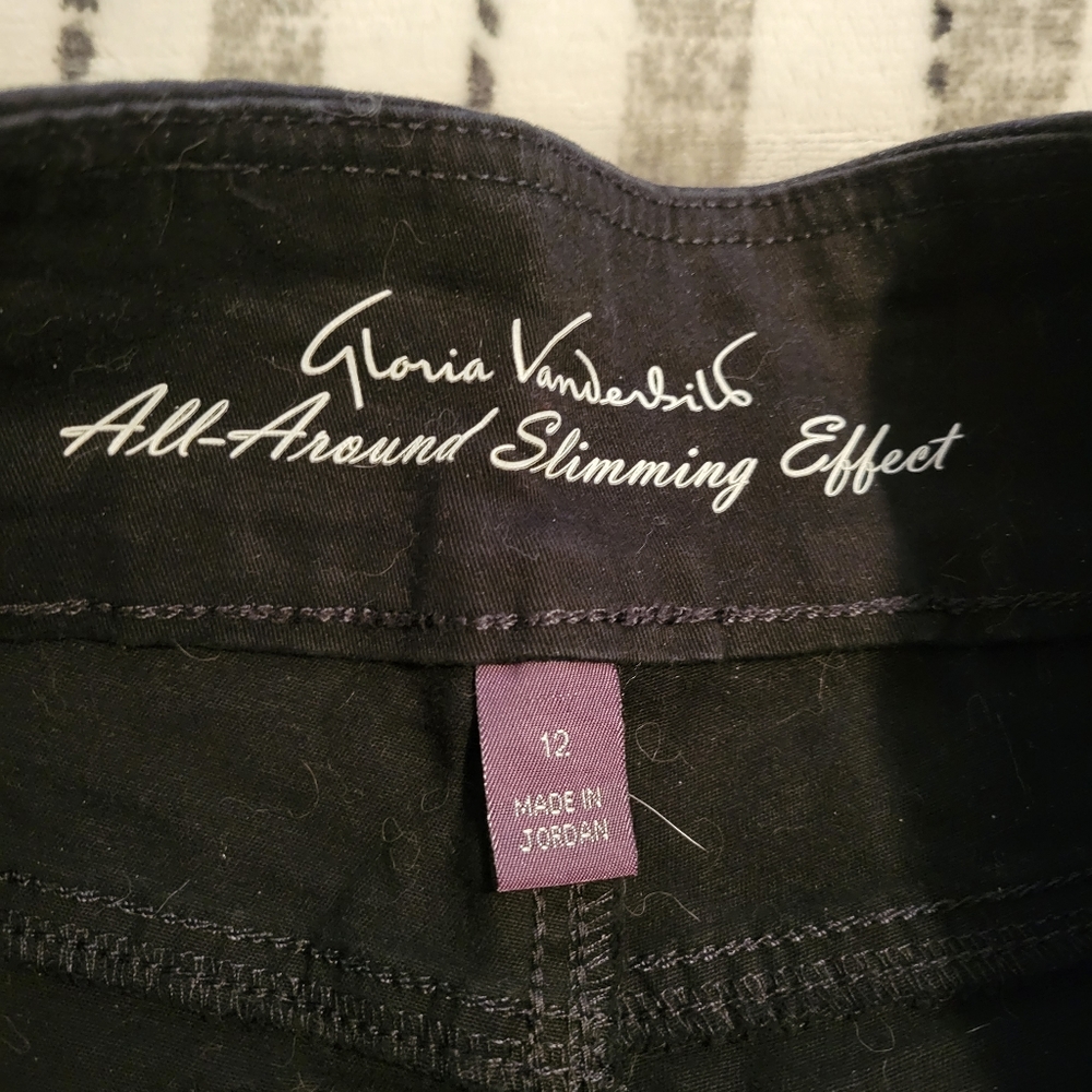 Slimming Black Capris